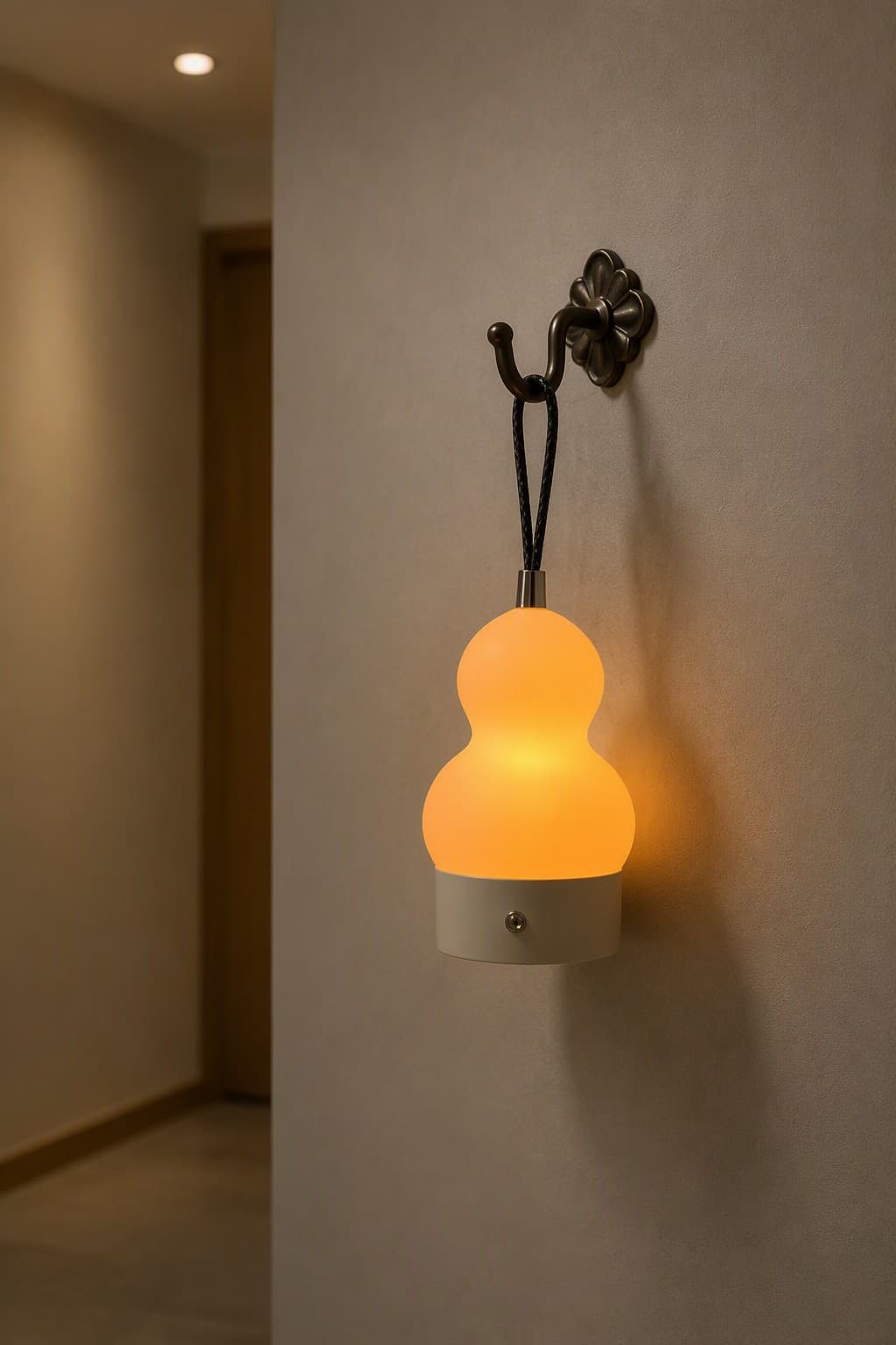 Creative Gourd-Shaped Rechargeable Table Lamp with 3-Color CCT & Portable Rope Handle